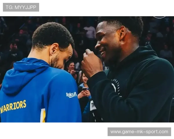 勇士替补群太给力了，主帅笑着鼓掌，勇士队引援