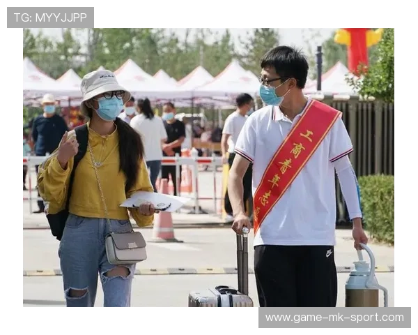 新生入学套餐1000元收费，“自愿”二字引争议